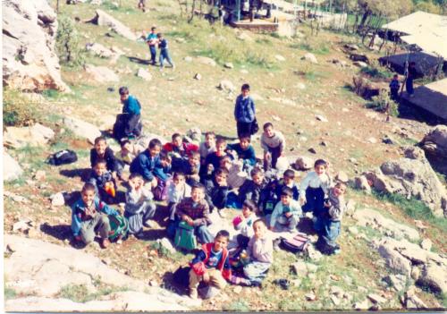 این عکس یادرگاری است از مدرسه شاهد پسران کامیاران
اردوی تفزیحی کوبکار کامیاران
کلاس اول دبستان